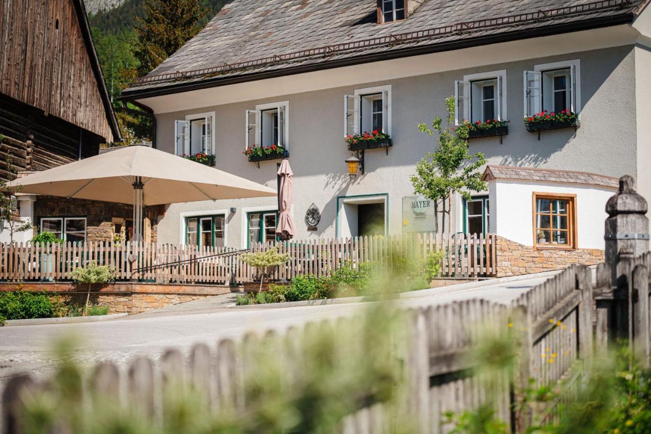 Mayer - Wirtshaus Und Dorfhotel Sankt Martin am Grimming ภายนอก รูปภาพ