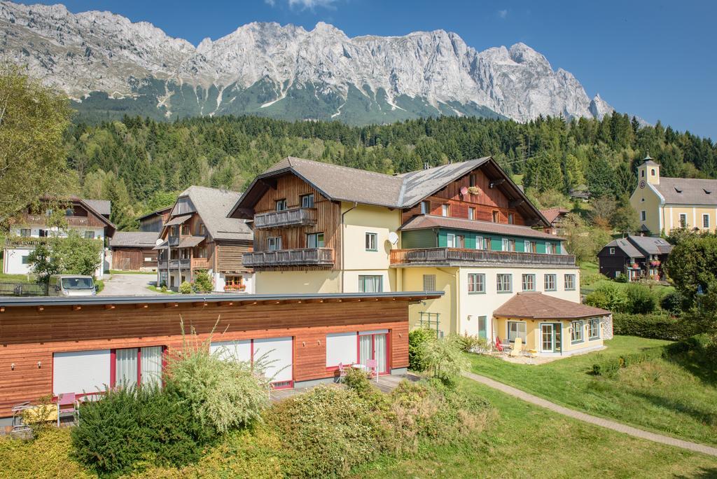 Mayer - Wirtshaus Und Dorfhotel Sankt Martin am Grimming ภายนอก รูปภาพ
