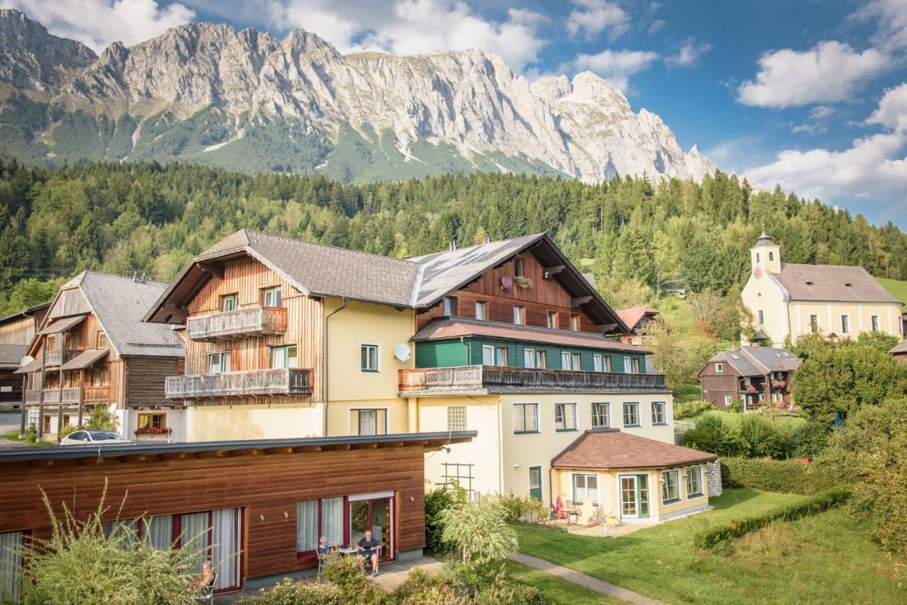 Mayer - Wirtshaus Und Dorfhotel Sankt Martin am Grimming ภายนอก รูปภาพ